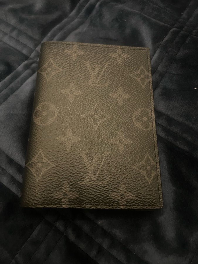 Louis Vuitton passport cover svart (mycket bra skick)