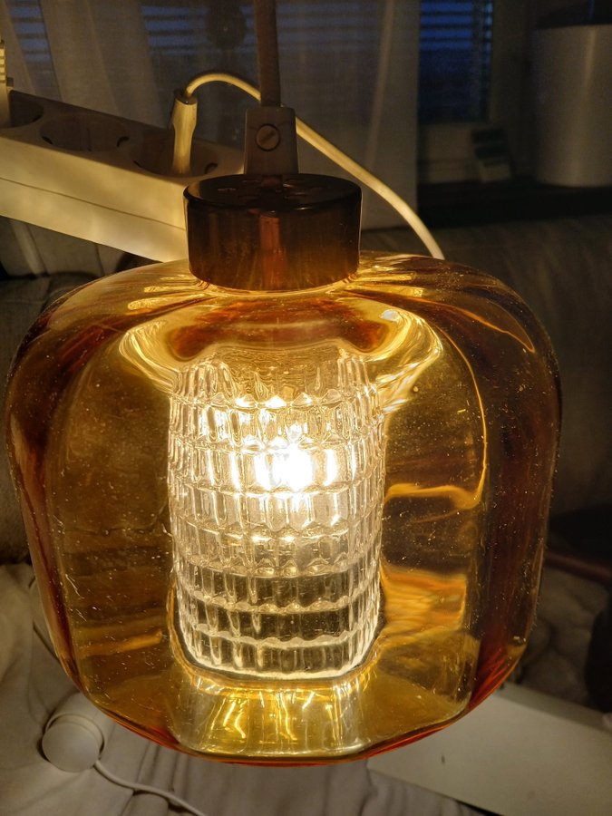 Enormt vacker takretrolampa 50 60tal med bärnstensfärgat glas samt vanligt glas