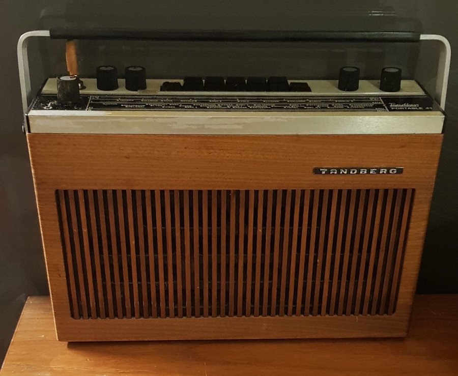 Tandberg Portable 41 Radio