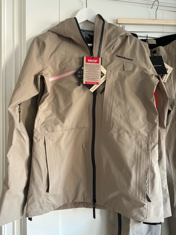 Peak performance nytt skidställ-ALPINE GORE-TEX 3L SHELL!