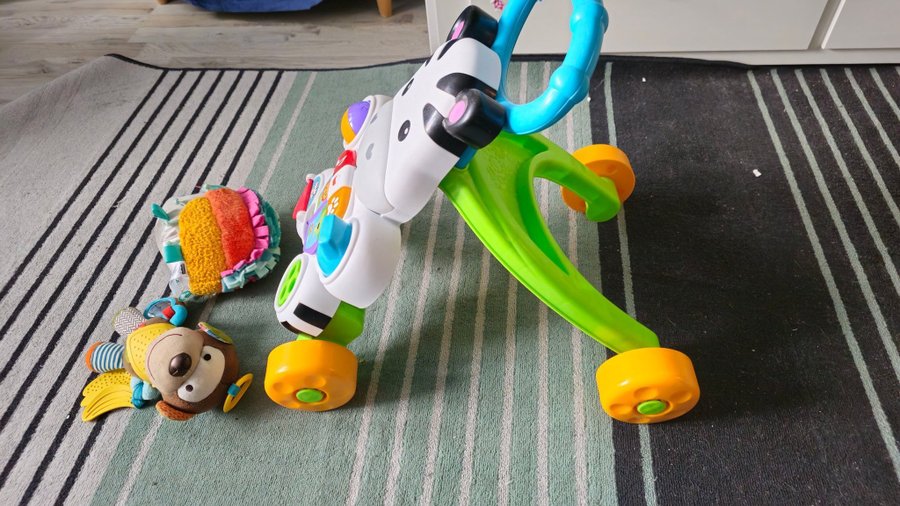 Fisher-Price Gåvagn Zebra med Leksaker