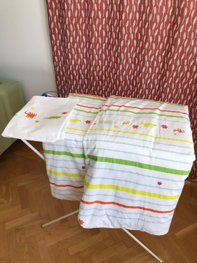 Sött täcke och påslakan + örngott till baby /spjälsäng. IKEA. Nyskick.