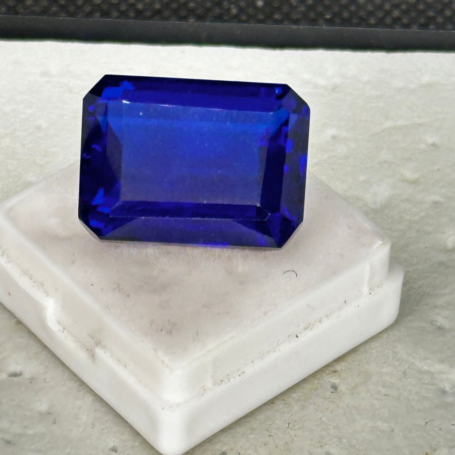 Benitoite 26,90 ct