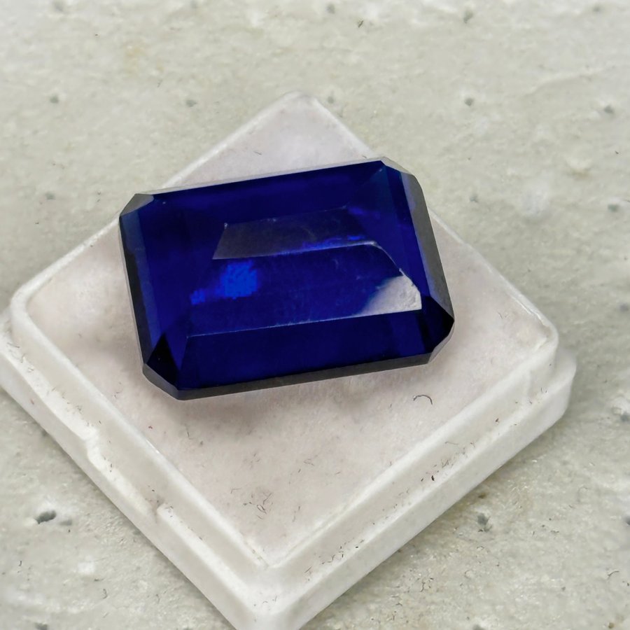 Benitoite 26,90 ct