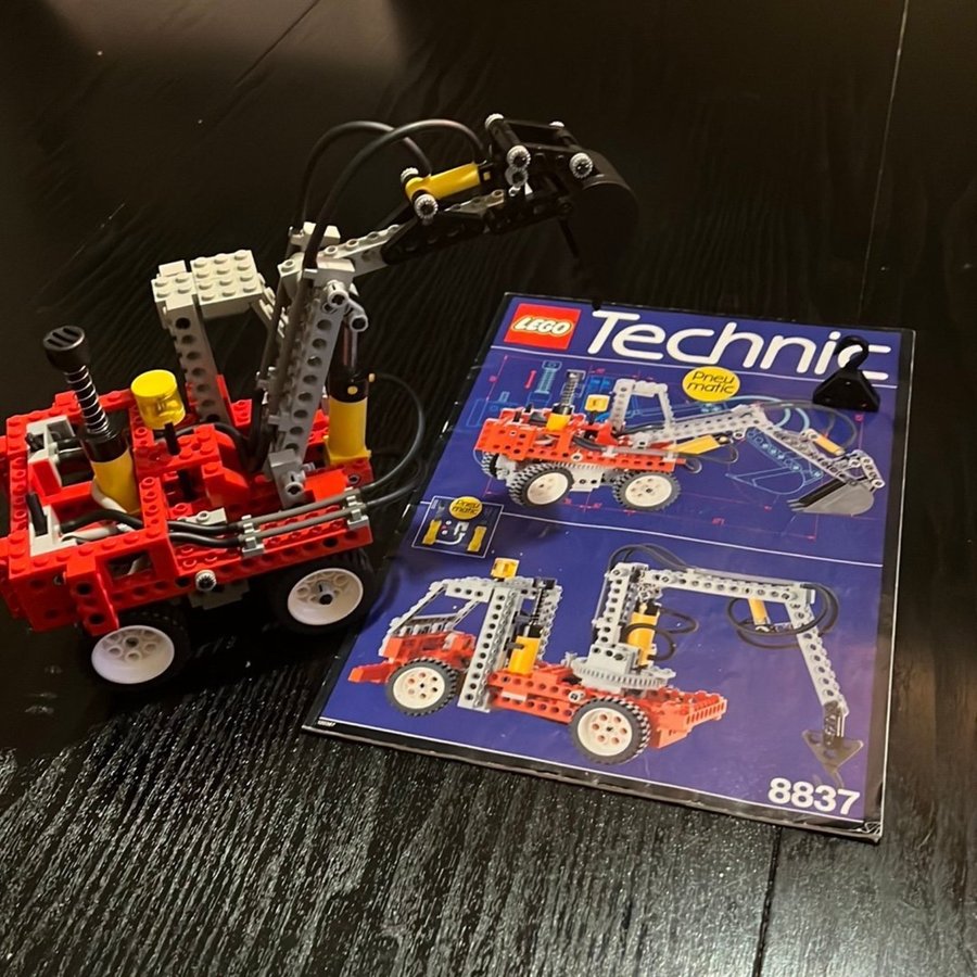 Lego Technic 8837 - Grävmaskin