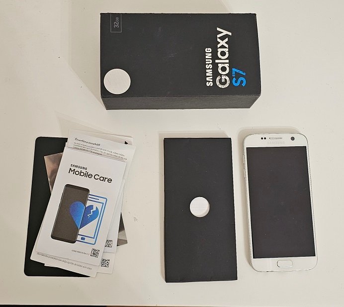 Olåst vit Samsung S7 32GB inkl. originalförpackning