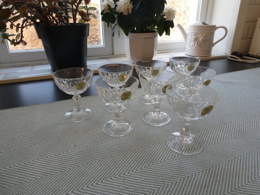 CRISTAL D' ARQUESTAILLE FRANCE 8 STYCKEN VACKRA MINDRE KRISTALLGLAS HÖJD 90 MM .