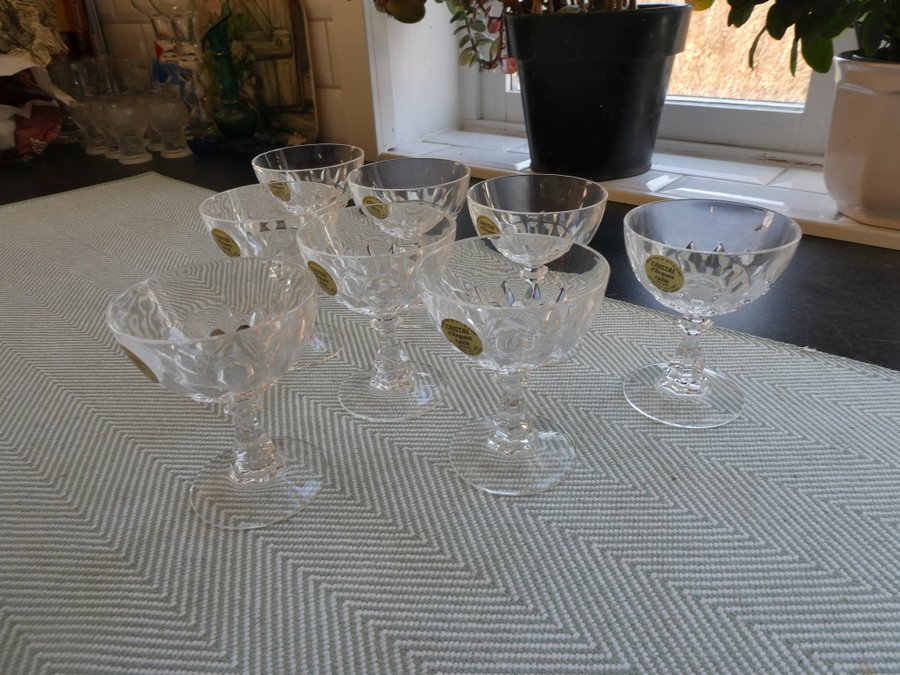 CRISTAL D' ARQUESTAILLE FRANCE 8 STYCKEN VACKRA MINDRE KRISTALLGLAS HÖJD 90 MM .