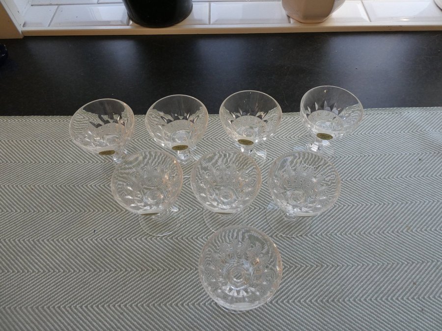 CRISTAL D' ARQUESTAILLE FRANCE 8 STYCKEN VACKRA MINDRE KRISTALLGLAS HÖJD 90 MM .