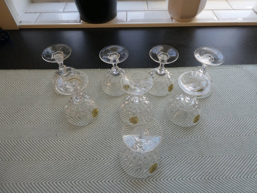 CRISTAL D' ARQUESTAILLE FRANCE 8 STYCKEN VACKRA MINDRE KRISTALLGLAS HÖJD 90 MM .