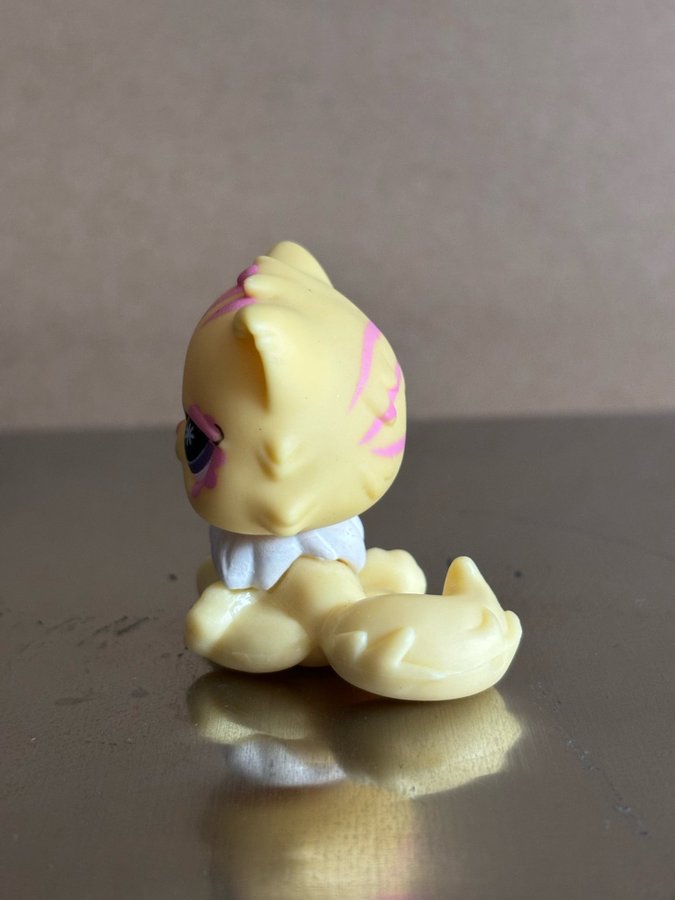 Littlest Pet Shop Hasbro 2007 Yellow  Pink Persian Cat #878