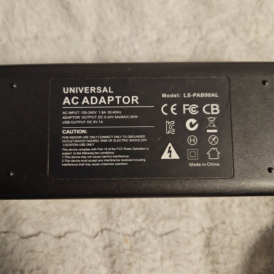 Universal AC Adaptor LS-PAB90AL