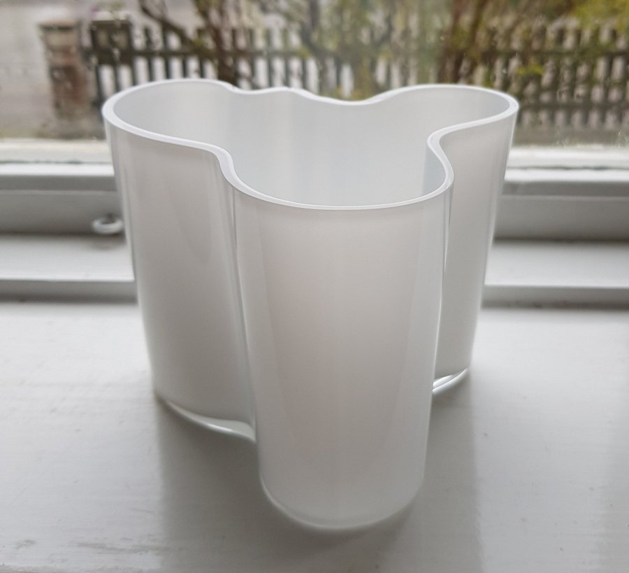 Vas "Savoy" etsad signatur Alvar Aalto Iittala Finland (Obs ett litet nagg)