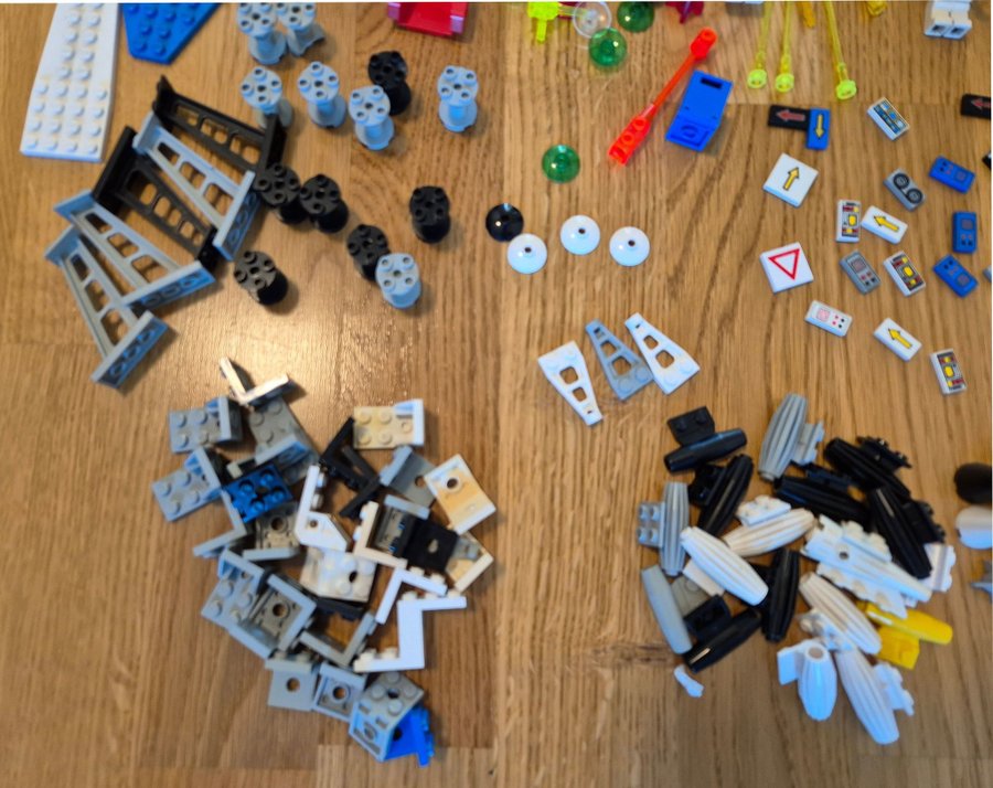 Lego Space - Stor samling minifigurer och delar