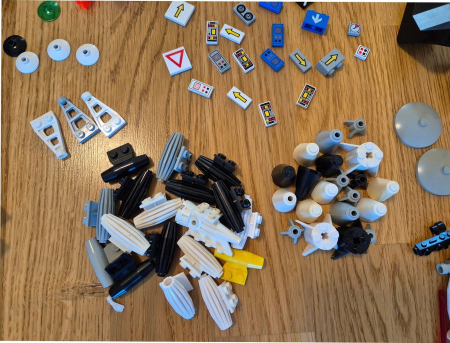 Lego Space - Stor samling minifigurer och delar