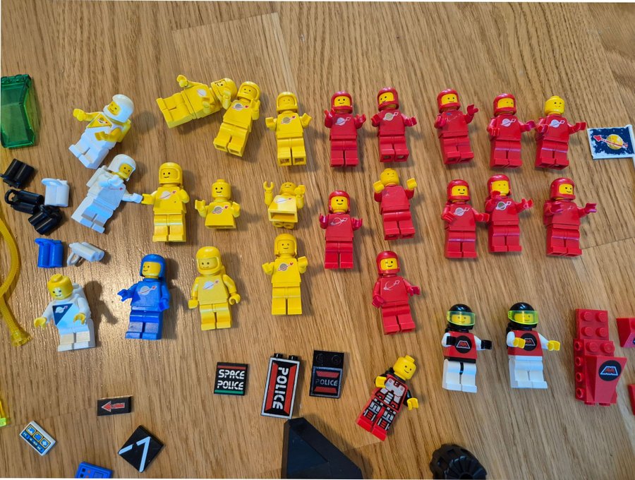 Lego Space - Stor samling minifigurer och delar