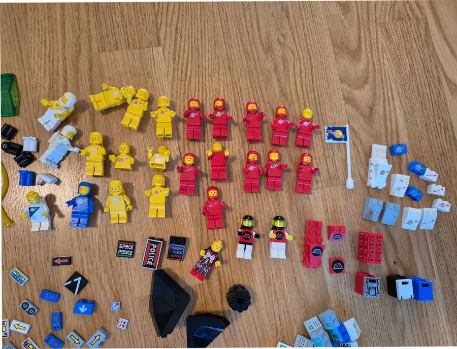 Lego Space - Stor samling minifigurer och delar