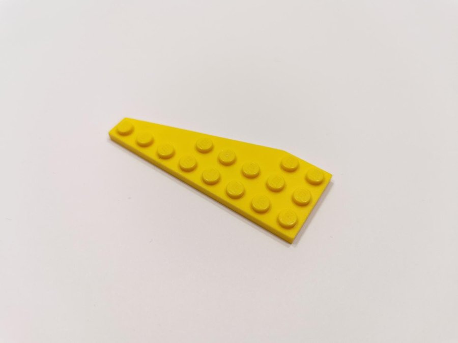 Lego - wedge - vinge - plate - höger - 8x3 - part 50304 - gul