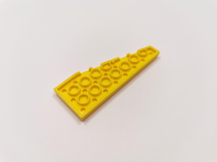 Lego - wedge - vinge - plate - höger - 8x3 - part 50304 - gul