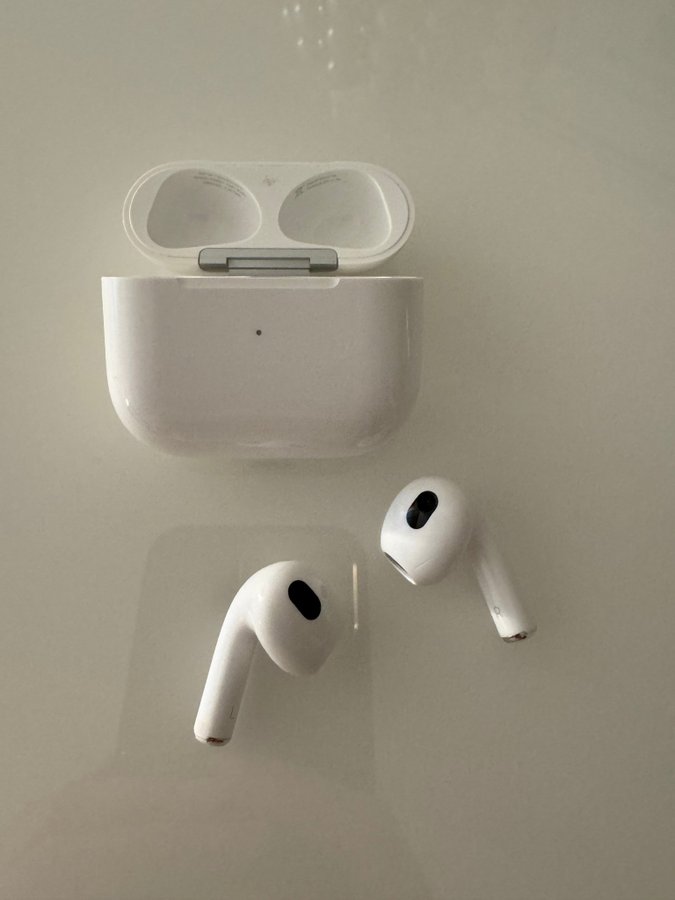 AirPods