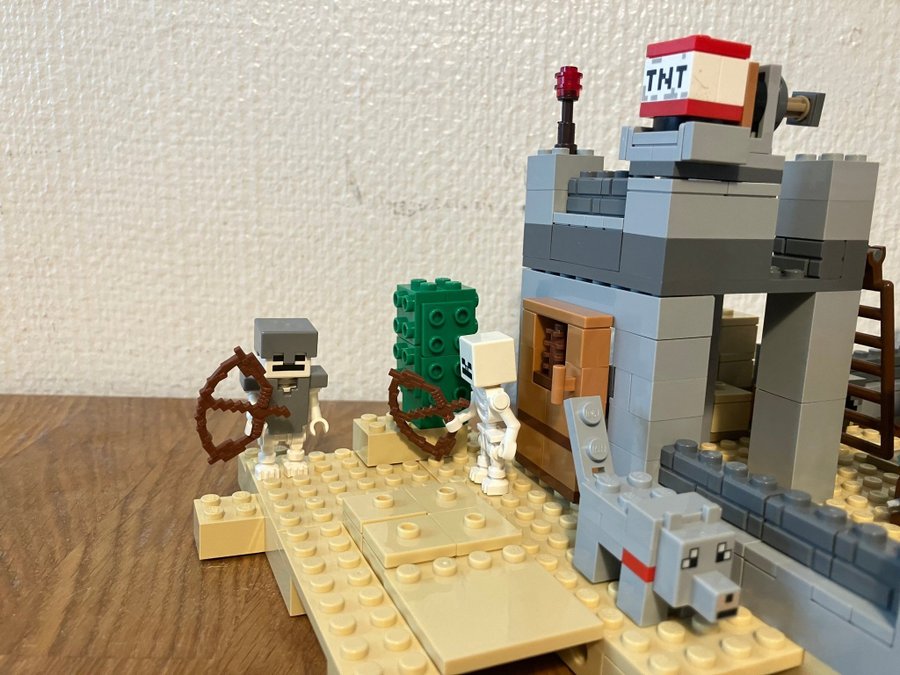 LEGO MineCraft 21121 The Desert Outpost, 2015