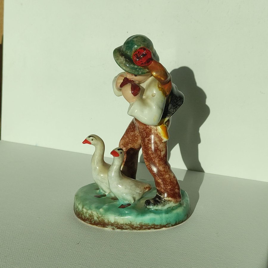 Vintage-Porslin-Figur-Pojke med gäss-Tjeckiska