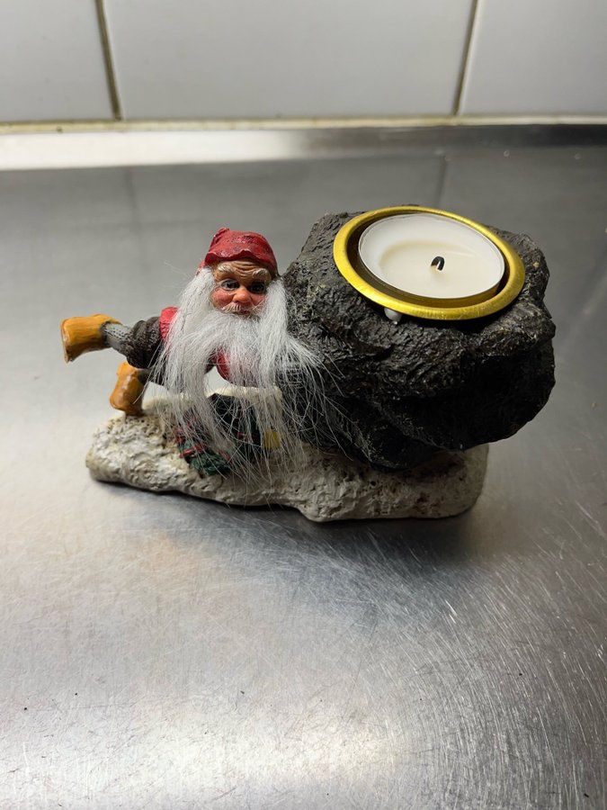 Tomte med värmeljus hållare