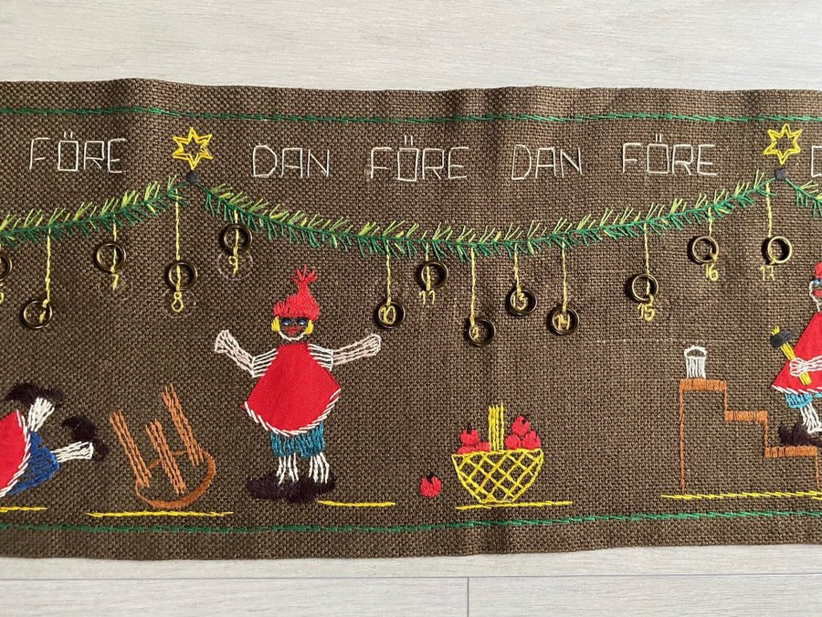 Adventskalender / julbonad - Dan före dan ...... Fritt broderi på brun linneväv