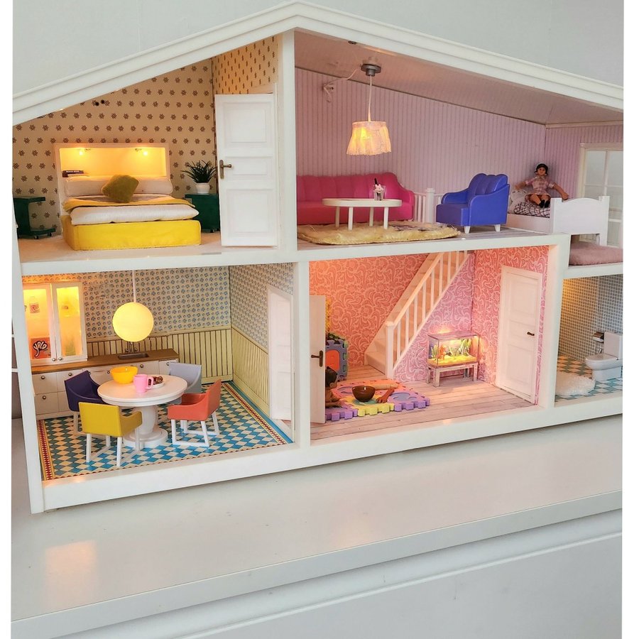 Lundby dockhus med belysning ,adapter och möbler