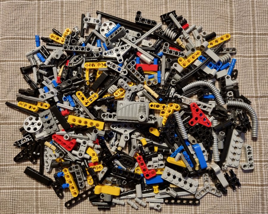 Lego TECHNIC många små olika delar blandat!