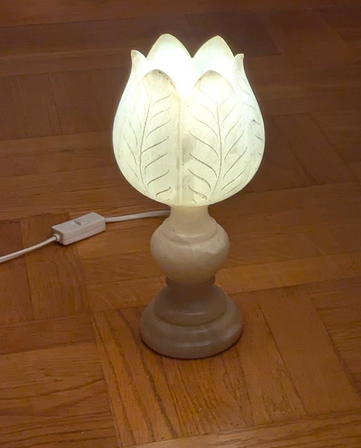 Unik bordslampa i alabaster marmor blomma retro vintage 70-tal