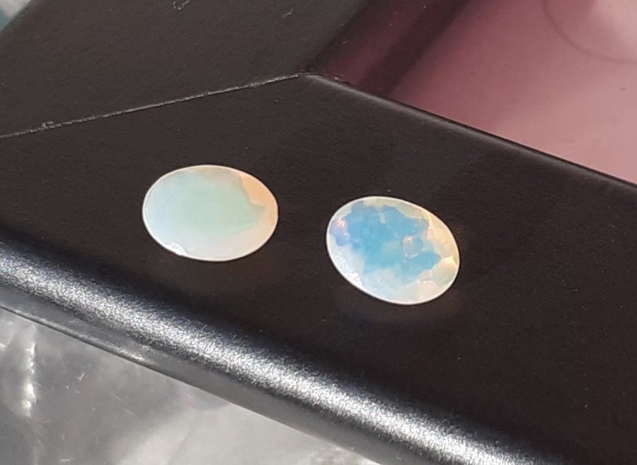 Paret OPAL cabochoner nr4 / facettslipade / 7x5 mm / Etiopisk opal