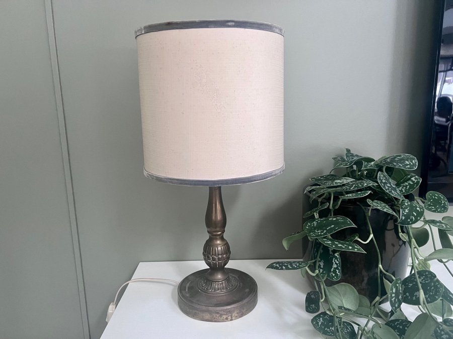 Bordslampa mässing med cylindrisk lampskärm - VINTAGE