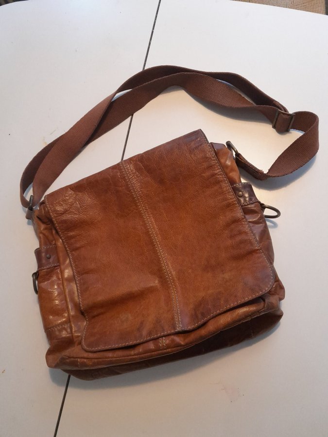 Brun Axelremsväska/Messenger bag/Satchel bag i Läder från Fossil Brand me