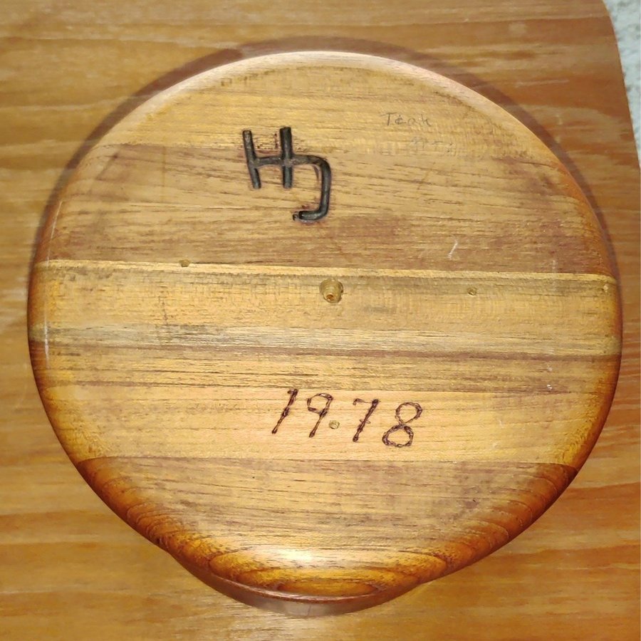 Ädelträ burk teak med lock handmade signerad HJ 1978 fin retro kvalite Denmark ?