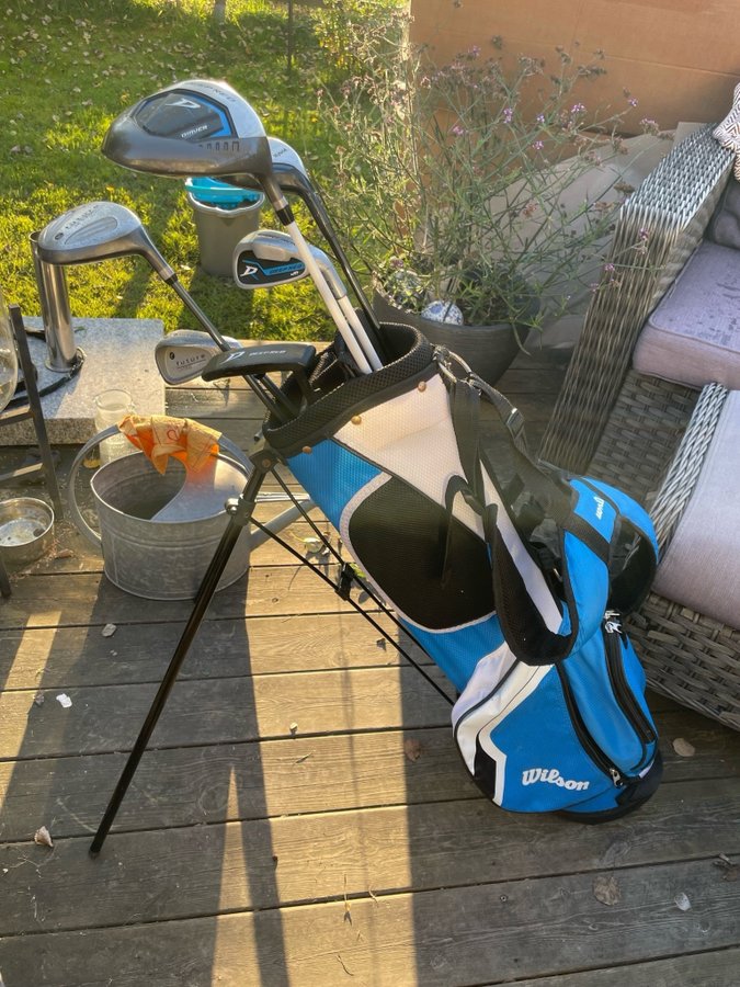 Golfset samt bag för junior - Wilson Deep Red