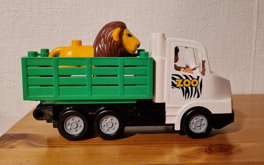 LEGO Duplo Zoo Lastbil med Lejon och djurskötare/fordon