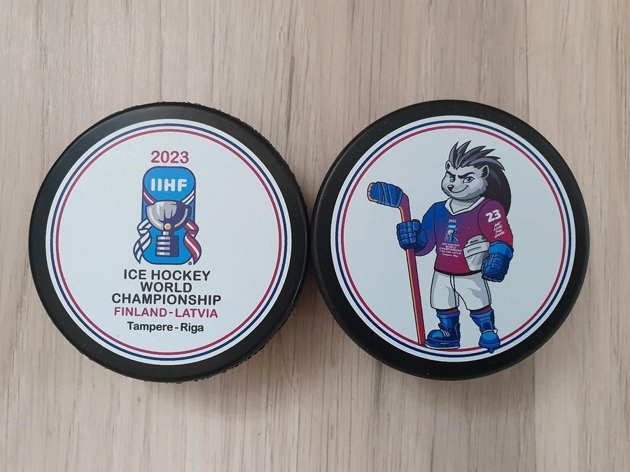 2 Eishockey Pucks WM 2023, made in Tschechien, Rubena