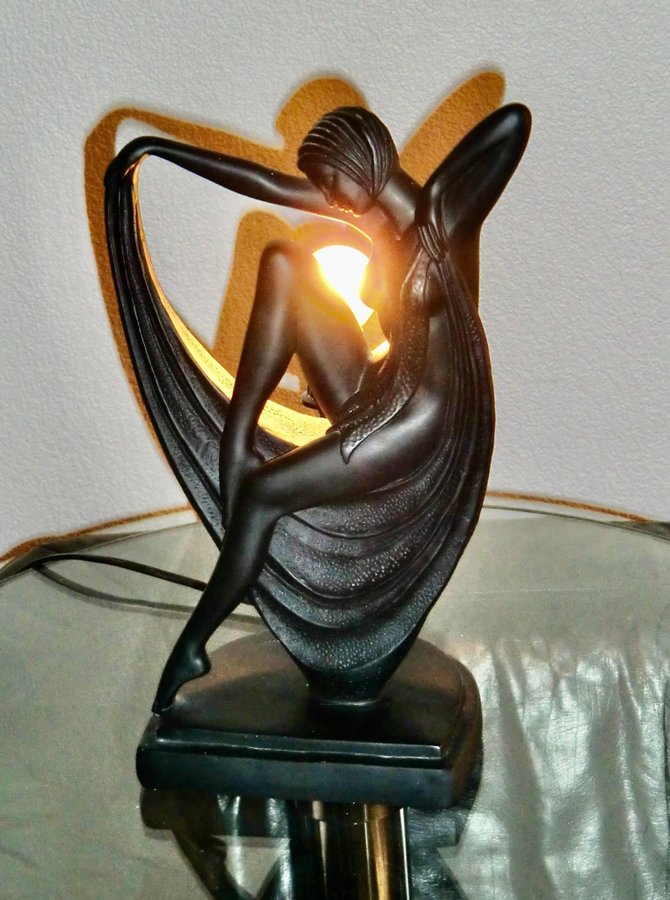 Art Deco - Underbar Art Deco Vintage skulptur-figurin Lampa