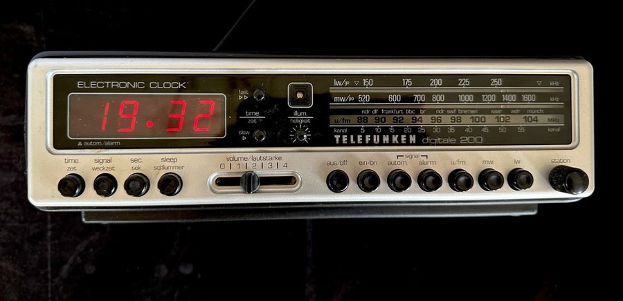 VINTAGE RETRO TELEFUNKEN DIGITALE 200 ALARM CLOCK FUNGERANDE