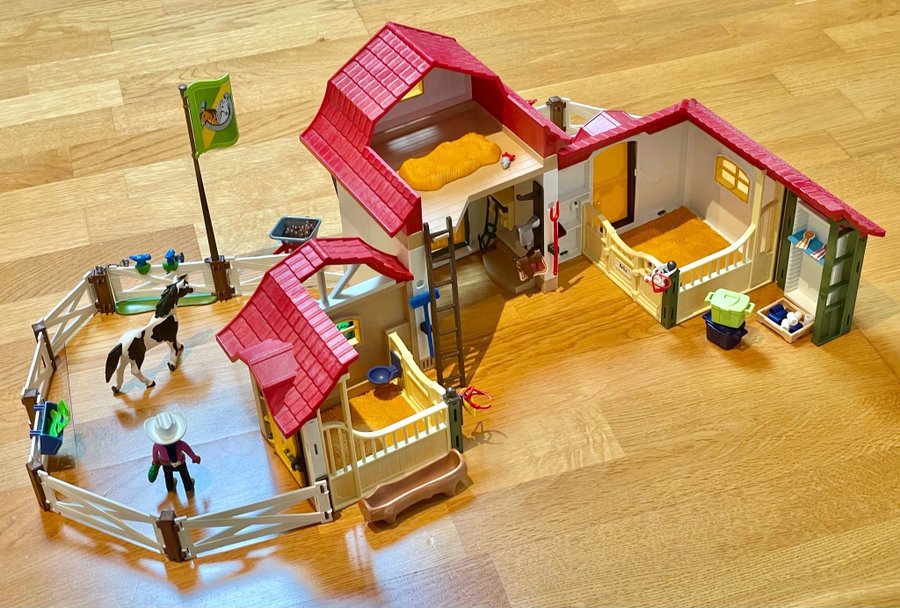 Playmobil Stor Ridanläggning 6926 med Hästar och Tillbehör