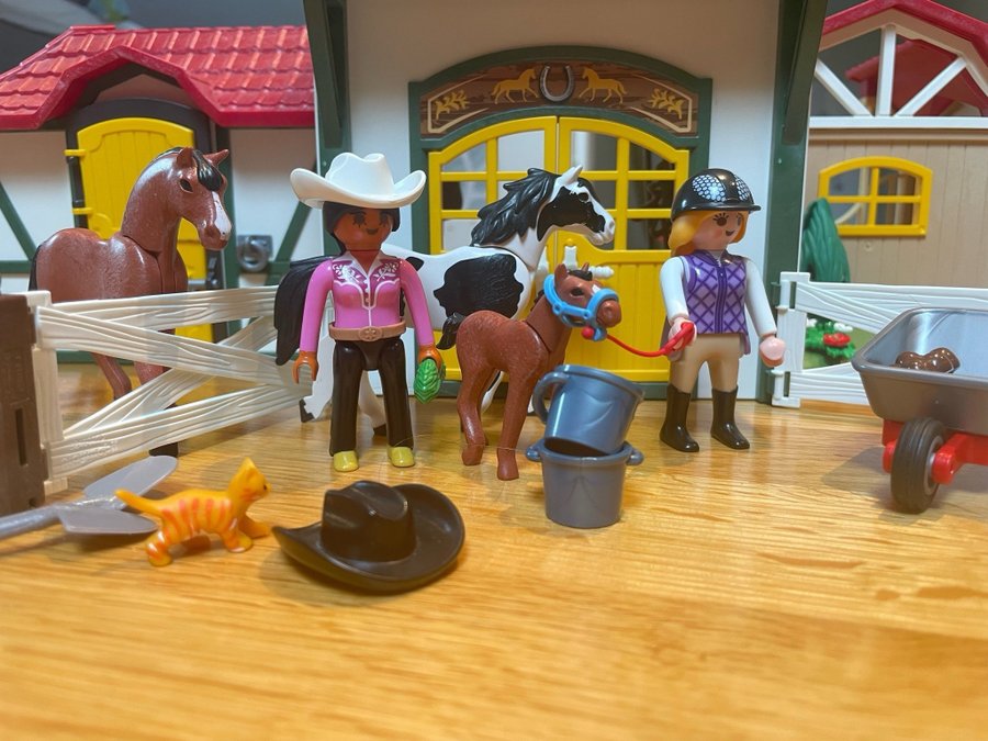 Playmobil Stor Ridanläggning 6926 med Hästar och Tillbehör