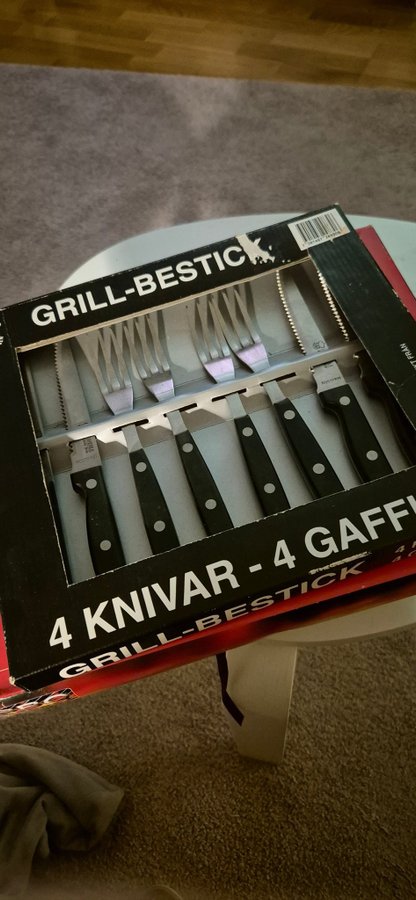 Grillbestick 4 knivar och 4 gafflar