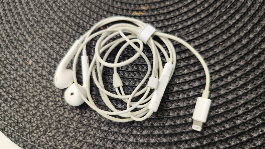 Apple EarPods med Lightning-kontakt