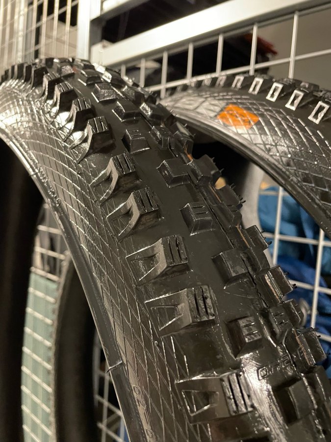 Säljer ett par mycket fina Schwalbe super trail däck