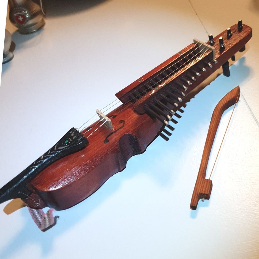 Nyckelharpa tillverkad av Ulf Lindgren