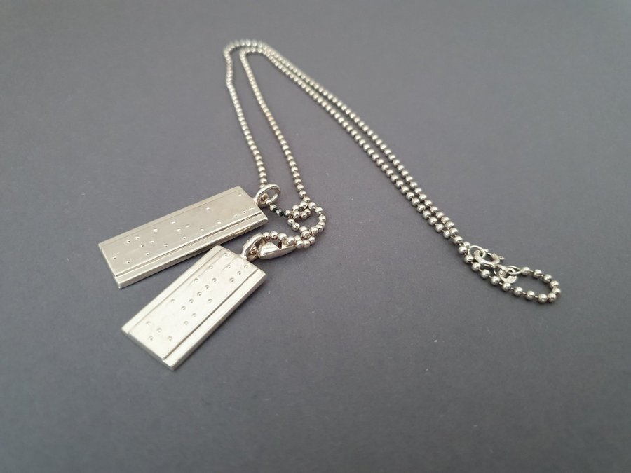 Silver Collier 925 av Efva Attling "Make Love Not War Tags" 505 cm Stämplad