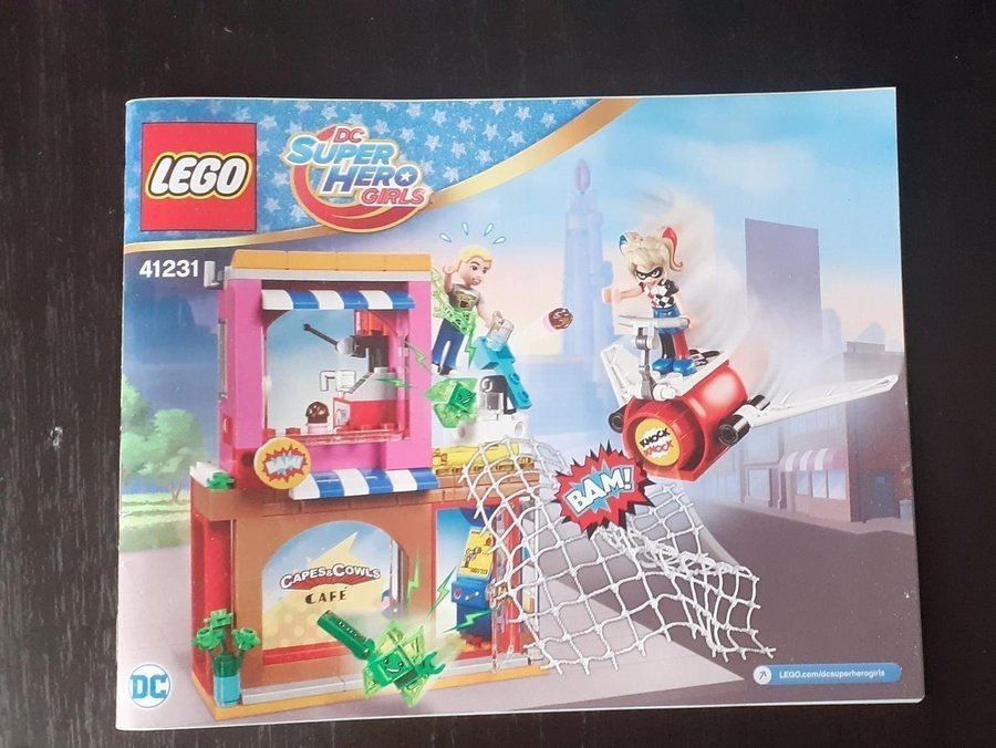 Lego set Café DC Super Hero Girls 41231 Harley Quinn to the rescue