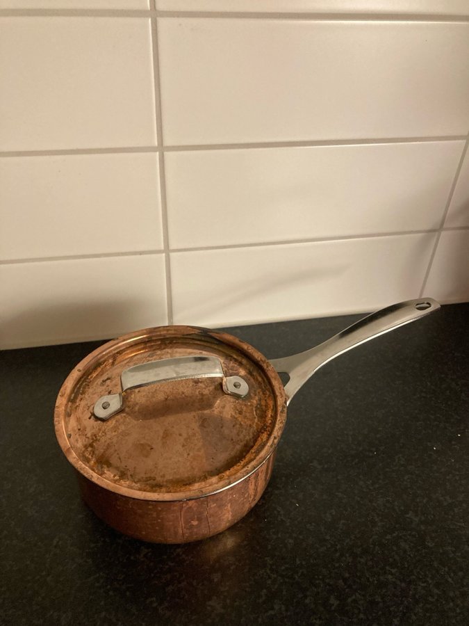 Vacker kopparkastrull med patina