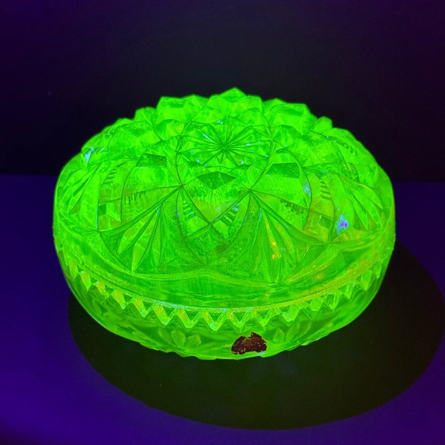 Lockskål - Trelleborgs glasbruk /uranglas, uran, uranium glass/antikt,retro,glas